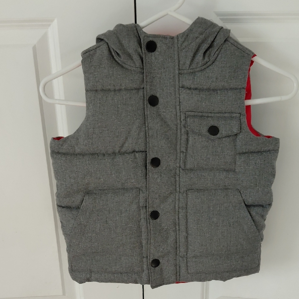 Old Navy Gray (Outer) Red (Interoir) Hooded Kids Vest XS (5) New W/O Tags